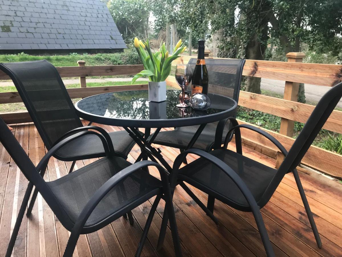 Foxes Sea Side Retreat Deluxe Chalet Is A Lovely Holiday Home Tucked Away On The Kent Coast Kingsdown  Esterno foto