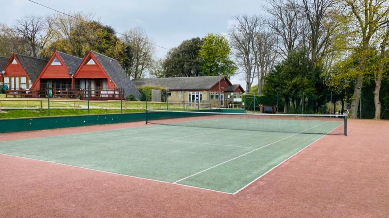Foxes Sea Side Retreat Deluxe Chalet Is A Lovely Holiday Home Tucked Away On The Kent Coast Kingsdown  Esterno foto