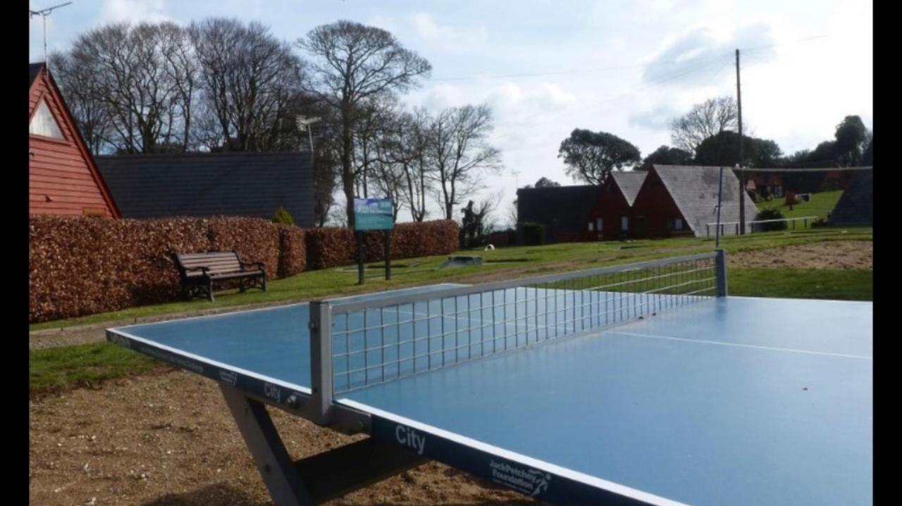 Foxes Sea Side Retreat Deluxe Chalet Is A Lovely Holiday Home Tucked Away On The Kent Coast Kingsdown  Esterno foto